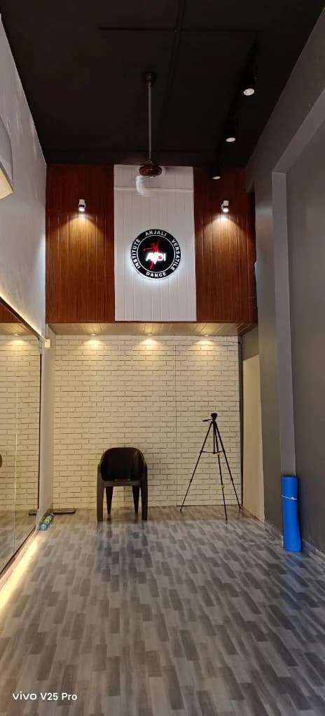 Inside the Versatile Dance Studio training space